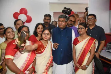 <p>Employees of Women's Sub Post Office take selfie with...- India TV Hindi