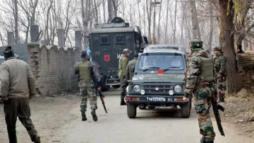 कश्मीर में लश्कर-ए-तैयबा का टॉप आतंकी आसिफ ढेर, भारी मात्रा में हथियार व गोला बारूद बरामद- India TV Hindi