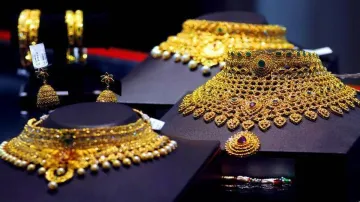Gold gains Rs 145 on weaker rupee- India TV Paisa