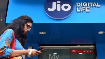 Jio to charge users 6 paisa/min for voice calls made to rival phone networks- India TV Paisa