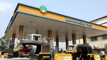  Mahanagar Gas cuts CNG, PNG prices in Mumbai- India TV Paisa