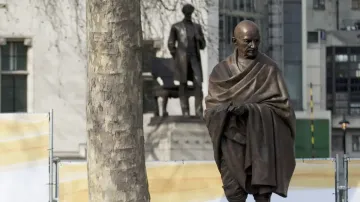 Gandhi statue proposal in Manchester sees Indian and Pakistani students go head-to-head- India TV Hindi