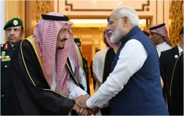 <p>PM Modi meets top leaders of Saudi Arab Kingdom </p>- India TV Hindi