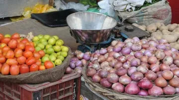Onion, tomato prices - India TV Paisa