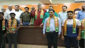 Former PDP leader and several others join BJP in Jammu- India TV Hindi
