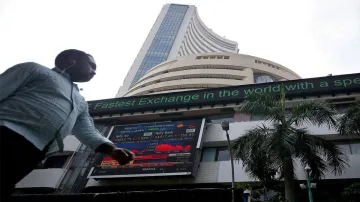 Sensex slips 198 pts on financial sector woes, global trade tussle- India TV Paisa