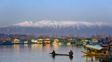 Tourists can visit Kashmir from Today as Administration withdraws advisory- India TV Hindi