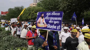 <p>Sant Ravidas Tempel Protest </p>- India TV Hindi
