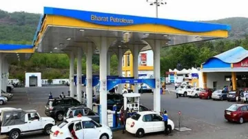 IOC, other PSUs not to bid for BPCL, hints government - India TV Paisa