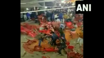 People hurled chairs at one another at a Qawwali - India TV Hindi