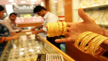 Gold down Rs 196 amid weak global trend- India TV Paisa