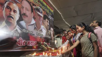 People pay homage to the victims of the 2611 Mumbai terror attacks.- India TV Hindi