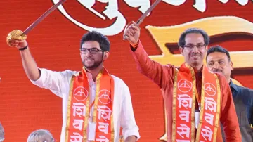 एनसीपी-कांग्रेस के साथ गठबंधन नहीं हो पाया तो शिवसेना मध्यावधि चुनाव के लिए तैयार: सूत्र- India TV Hindi