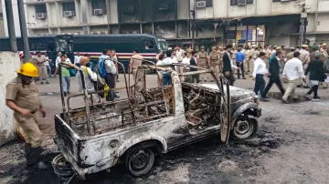 <p>30 lawyers, policemen injured, SIT to probe clash at Tis...- India TV Hindi