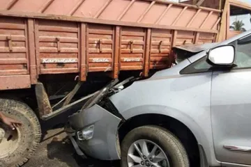 <p>Car in Karnataka CM's convoy rams into vehicles, two...- India TV Hindi