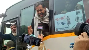 Anti-CAA protest: लाल किला पर योगेंद्र यादव और उमर खालिद सहित कई प्रदर्शनकारी हिरासत में लिए गए- India TV Hindi