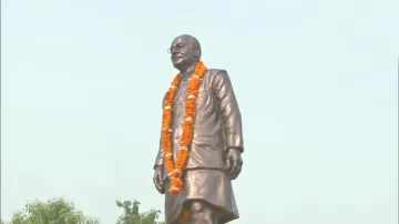 <p>Bihar Chief Minister Nitish Kumar unveiled a statue of...- India TV Hindi