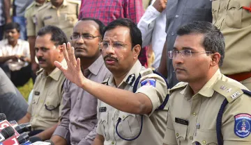 <p>Cyberabad Police Commissioner VC Sajjanar, who carried...- India TV Hindi