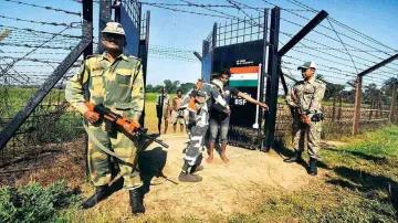 <p>Over 300 Bangladeshi nabbed in 2019 (Representational...- India TV Hindi