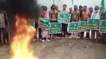 CAA के विरोध में RJD का बिहार बंद, कार्यकर्ताओं ने जगह-जगह की आगजनी; गांधी सेतु पर लगा जाम- India TV Hindi