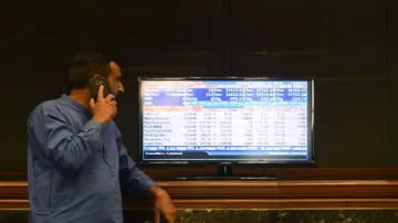 Sensex cracks over 334 pts; Nifty tumbles below 12,000- India TV Paisa