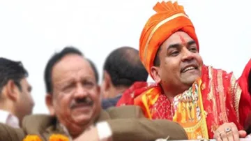 मॉडल टाउन से भाजपा उम्मीदवार कपिल मिश्रा और केंद्रीय मंत्री हर्षवर्धन- India TV Hindi