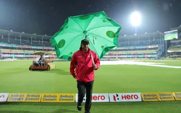 IND vs SL 1st T20I: The pitch is being dried by the hair dryer if the rain gets wet - India TV Hindi