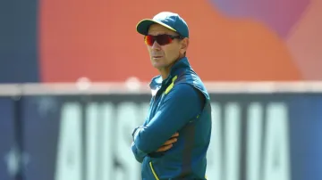 'You can avoid them only by staying in the bathroom' Justin Langer said on the fanfare of Indian fan- India TV Hindi