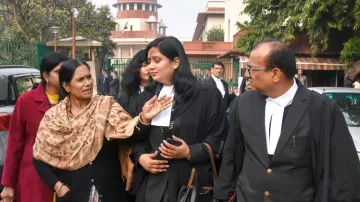 <p>Nirbhaya's mother Asha Devi at Supreme Court, in New...- India TV Hindi