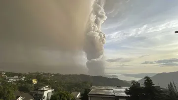 Philippines, Philippine volcano, Philippines volcano, Philippines volcano flights suspended- India TV Hindi