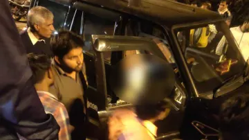 दिल्ली के कंझावला में गैंगवार, बदमाशों ने कार सवार शख्स को मारी गोली; की 50 राउंड फायरिंग- India TV Hindi