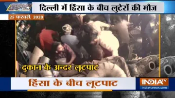 दिल्ली दंगे का नया वीडियो, उपद्रवी दुकान में लूटपाट करते कैमरे में हुए कैद- India TV Hindi