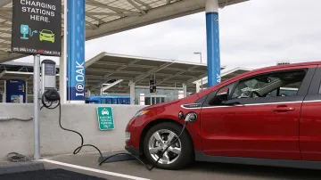 EESL ties up with BSNL to set up 1,000 EV charging stations- India TV Paisa
