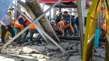 FOB collapse at Bhopal railway station- India TV Hindi