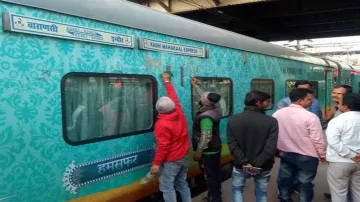Kashi Mahakal Express, indian railway, IRCTC, indore, varanasi- India TV Paisa