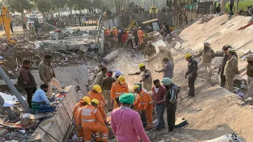 three-storey building collapses in Mohali- India TV Hindi