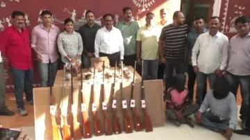 यूट्यूब से राइफल बनानी सीख कर खोली अवैध हथियारों की फैक्ट्री- India TV Hindi