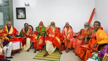 <p>Members of the Sri Ram Janmabhoomi Teerth Kshetra...- India TV Hindi
