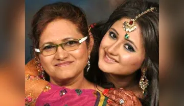 rashmi desai mother bigg boss 13- India TV Hindi