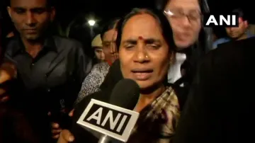 Asha Devi mother of 2012 Delhi gang-rape victim on hanging of all 4 convicts - India TV Hindi