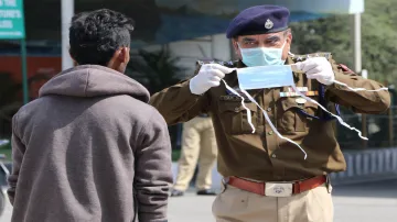 <p>Jammu: A police officer distributes masks to people...- India TV Hindi