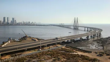 <p>Mumbai: A deserted view of Worli sea-link in the wake of...- India TV Hindi