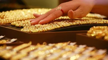 <p>Gold Price Fall</p>- India TV Paisa