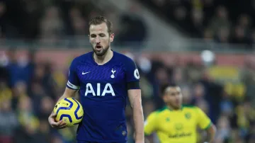 EPL: Tottenham Hotspur forward Harry Kane signs farewell to Wetrenghen and Worm- India TV Hindi