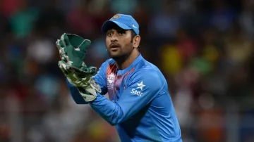 'Never seen in last 10 years', CSK physio said of Dhoni doing wicketkeeping - India TV Hindi