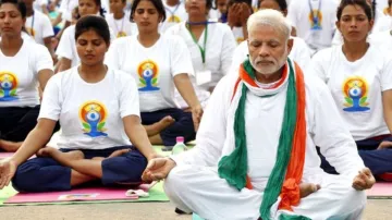 PM shares 3D animated videos of him practising yoga- India TV Hindi