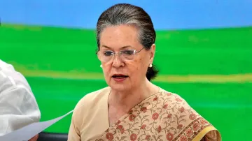 Sonia Gandhi in a letter to PM Modi demanded wage support for construction workers- India TV Hindi