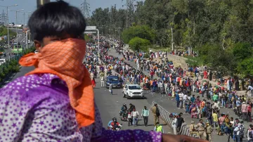 <p>UP CM Yogi Adityanath orders to quarantine migrants...- India TV Hindi