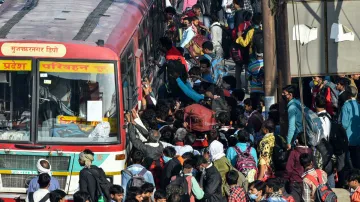 UP govt arranges 1,000 buses for stranded migrant worker- India TV Hindi