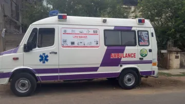 Family from Tripura travels over 3,000 km in ambulance from Chennai to reach home- India TV Hindi